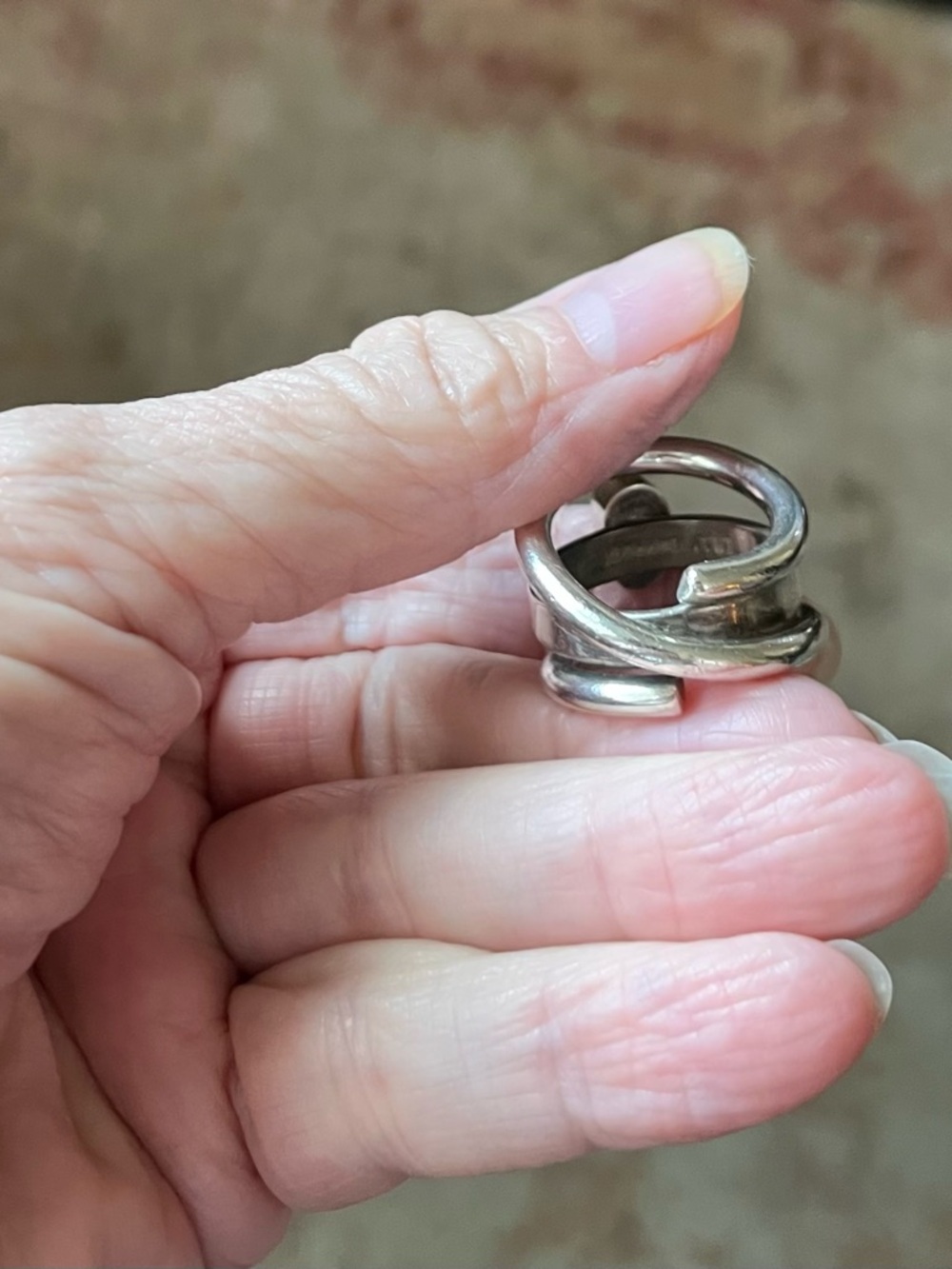 Lilly Barrack Sterling .925 Freshwater Pearl Ring
Unique split shank band - Picture 10 of 10